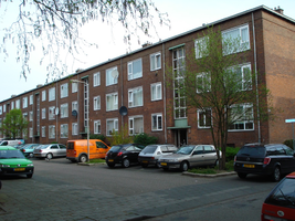 F013130 Aanzicht van de flatwoningen in de Keulsestraat in de Hanzewijk tijdens de sloop van de wijk voor en tijdens de ...