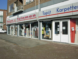F013165 Woning inrichtingszaak Hooyer en Tuinman aan de Rondweg in de Hanzewijk (voorheen was hier garage van Winsum ...