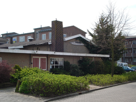 F013170 Partycentrum 't Veuronder aan de Colijnlaan in de Hanzewijk.
