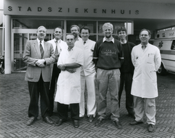 F013175 Medische staf van het Stadsziekenhuis de Engelenbergstichting .v.l.n.r.de heren Harmsma, Beekhuis, Vrooland, ...