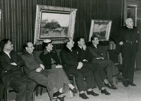 F003219 Op donderdagmiddag, 18 okt. 1952 brachten een aantal Engelse Parlementsleden, in gezelschap van een aantal ...