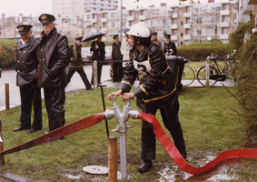 F010696 De brandweer van IJsselmuiden werd in 1985 bij de gewestelijke wedstrijden te Zwolle als tweede gekwalificeerd, ...