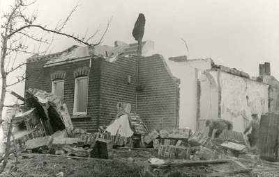 F003444 Het 105 jaar oude treinstation van Mastenbroek ging in 1970 tegen de grond. Het was tot 1933 een halte aan de ...