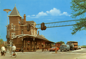 F005761 Het huidige N.S.-station, vrijwel gelijk aan hoe het eruit zag bij de opening op 9 juli 1912.