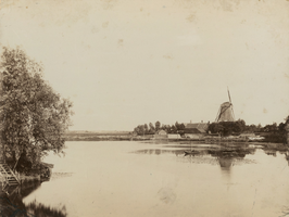 F002346 De Eerste Molen aan de Bovenhaven / IJsseldijk, van de gebroeders K. en H. Reijnders, gebouwd in 1859, en ...