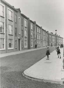 F000826 Flatwoningen aan de Groen van Prinstererstraat, hoek Troelstrasingel.
