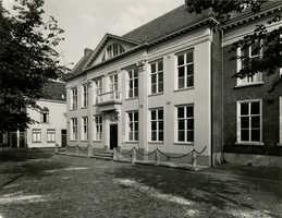 F001010 Hoofdgebouw van de voormalige Hoofdcursus 1883-1923, thans onderdeel van de Theologische Universiteit van de ...