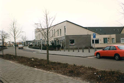 F013288 De Colijnlaan straat in Kampen, die deel uitmaakte van de oude Hanzewijk, gebouwd in de jaren vijftig..