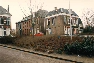 F013295 Voormalige glasfabriek en directeurswoning aan de Bovenhavenstraat, tegenwoordig het zogenaamde ...