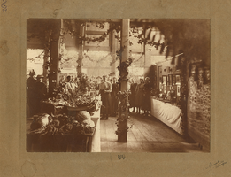 F002810 De huisvlijt-tentoonstelling die op 20 en 21 januari 1919 werd gehouden in de Stadsgehoorzaal.