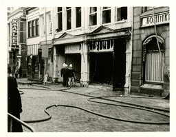 F009493 De brand bij Grootjen in de Oudestraat op 13 januari 1974.Rookschade fl 20.000,-Rookschade aan sigaren fl 105.000,-.