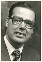 F013319 Dhr. E. van Voorden, burgemeester van IJsselmuiden, hij bekleedde deze positie van 1976 tot 1989.