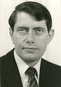 F004493 Ds. B. Oosterom, predikant bij de Hervormde Gemeente te Kampen vanaf 1984.
