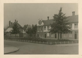 F000142 Begijneplein in Brunnepe, het plein is genoemd naar de veronderstelde aanwezigheid van begijnen in de 15e en ...
