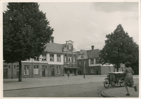 F000143 Begijneplein in Brunnepe, het plein is genoemd naar de veronderstelde aanwezigheid van begijnen in de 15e en ...