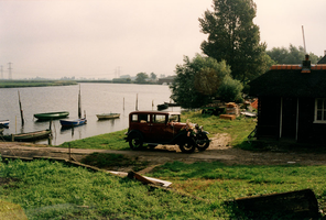 F013324 Het veerhuis in Grafhorst, het veerhuis stamt van 1932. Het pontveer Grafhorst-Kampereiland werd op 1 februari ...