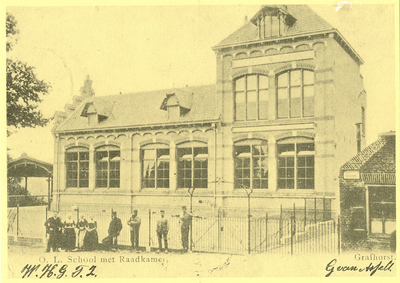 F012093 Voormalige Raadkamer annex openbare lagere school te Grafhorst begin deze eeuw. De Raadkamer van de toen nog ...