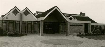 F013329 Sporthal de Oosterholthoeve ten tijde van de opening in februari 1984.