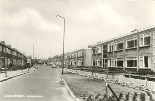 F013268 De Schoutstraat in IJsselmuiden.