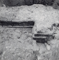 F013362 Serie foto's van opgravingen in de Bovenkerk door G. D. v.d. Heide, waarbij het oudste van de tufstenen kerk in ...