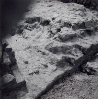 F013365 Serie foto's van opgravingen in de Bovenkerk door G. D. v.d. Heide, waarbij het oudste van de tufstenen kerk in ...