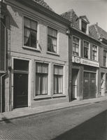 F000309 De voorgevels van woningen aan de Buitennieuwstraat nrs. 70 en 72.