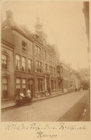 F000248 Broederweg met 3e gebouw van rechts Hotel des Pays-Bas, rechts de Broederpoort.