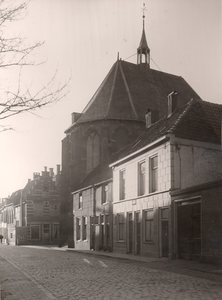 F000250 Doopsgezinde Kerk op de hoek Groenestraat/ Broederweg. Deze kerk werd in 1823 door haar gemeente in gebruik ...