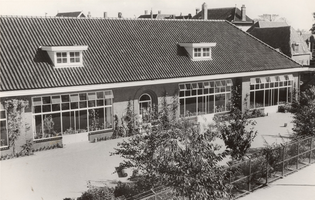 F000133 De Prinses Beatrix Kleuterschool aan het Panjanplein nr. 8, gebouwd in 1940.