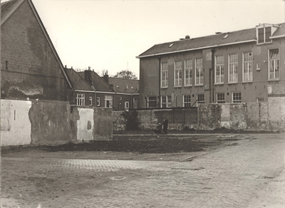 F000209 Leegte na het afbreken van de oude woonhuizen aan de Bregittenstraat.
