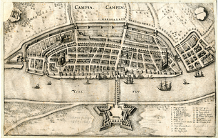 K000659 Campia. Campen. Plattegrond in vogelperspectief van Kampen uit ca. 1645 waarin alle 38 poorten en torens zijn ...