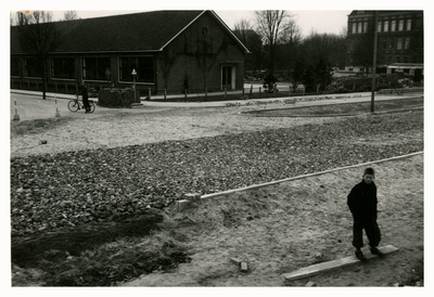 F006364 Aanbrengen fundering van de hoofdrijbaan aan de IJsseldijk bij de kruising Engelenbergstraat.