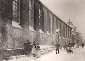 F000173 St. Geertruiden- en Catharinagasthuis aan de Bovennieuwstraat, voor de afbraak in 1897.