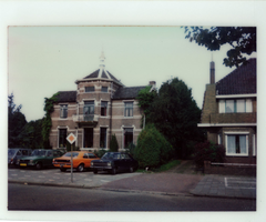 F013419 Het voormalig Gemeentehuis van IJsselmuiden aan de Burg. Van Engelenweg, hoek Sportlaan.