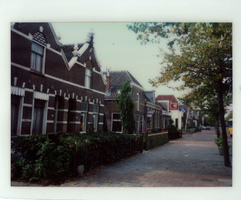 F013425 Woningen aan de Burg. Van Engelenweg in IJsselmuiden.