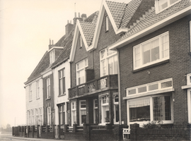 F000271 Woningen aan de Buitenkade. Oorspronkelijk liep de Buitenkade langs de stadsmuur.