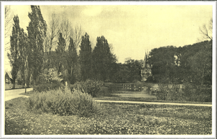 F005713 Plantsoen met Cellebroederspoort in de jaren dertig van de vorige eeuw.