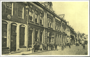 F005715 De Theologische School aan de Oudestraat in de jaren twintig van de vorige eeuw.