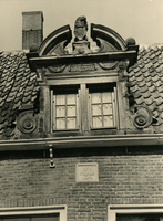 F000179 Een dakvenster van één der woningen van het Bovengasthuis, de dakvensters zijn bewaard gebleven tijdens de ...