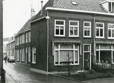 F010527 1e Ebbingestraat no. 26, hoek Rozenstraat.