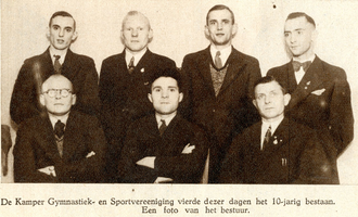 F010599 Het bestuur van de Kamper Gymnastiek- en Sportvereeniging vierde dezer dagen (1 januari 1937) het 10-jarig bestaan.