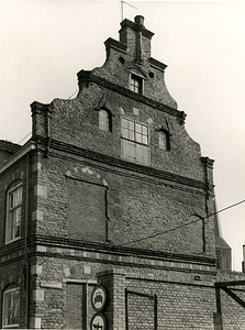 F002296 De zijgevel van de Paterskerk na de restauratie aan de Blauwehandsteeg zijde. Het was de woning van de ...