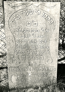 F003949 Grafsteen van Bendina Vos-Lievendag, geboren 14 december 1825/23 Kislew (5)585). - Ontsluit mij de poorten der ...