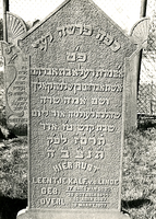 F003960 Grafsteen van Leentje Kalf-v.d. Linde, geboren 30 oktober 1844/17 Cheswan (5)605. - H(ier is) b(egraven) de ...