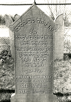 F003961 Grafsteen van Abraham Salomon Kalf, echtgenoot van L. v.d. Linde, geboren 4 januari 1841/11 Tebeth (5)601 - En ...