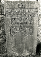 F003963 Grafsteen van H. de Lange, overl. 30 mei 1918 (19 Siwan 5678) - H(ier is) b(egraven) de man Henoch, zoon van ...