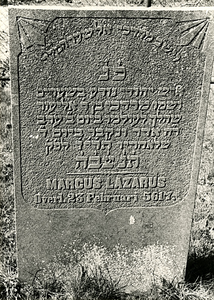 F003969 Grafsteen van Marcus Lazarus, overleden 23 februari 5617, oud 47 jaar - Daarna keerde Mordechai terug naar de ...