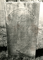 F003971 Grafsteen van Izaac Voorzanger, overleden 1 januari 1845, oud 90 jaar - En Izaak ging uit om te overpeinzen in ...