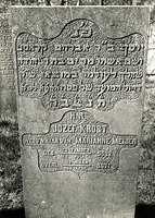 F003981 Grafsteen van Josef Krost, weduwnaar van Marianne Meijer, geboren 10 juli/23 Tamoez 5593, overleden 18 april/18 ...