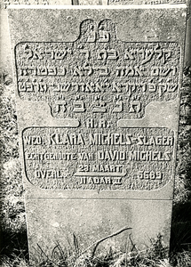 F004024 Grafsteen van wed. Klara Michels-Slager, echtgenote van David Michels, overleden 23 maart/2 Adar II 5689. - ...